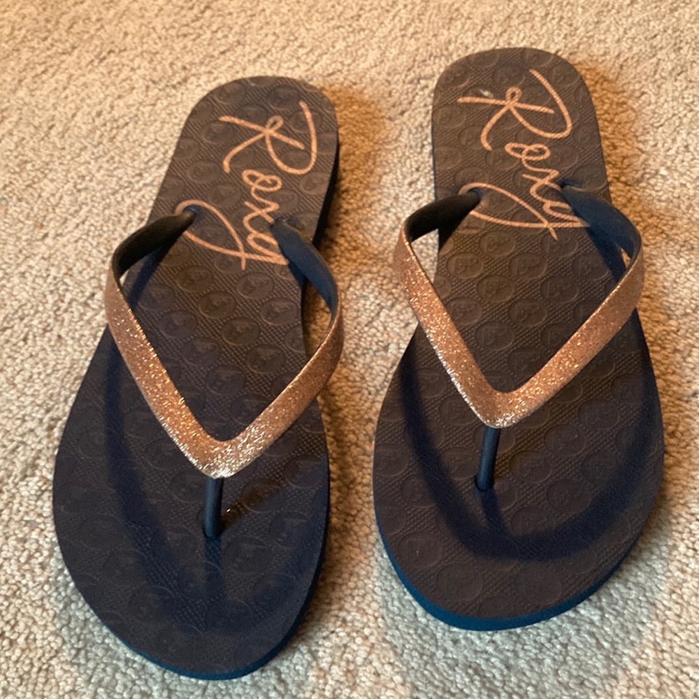 Roxy NWT pink sparkle flip flops sz 8 please no Lowball offers thanks!!